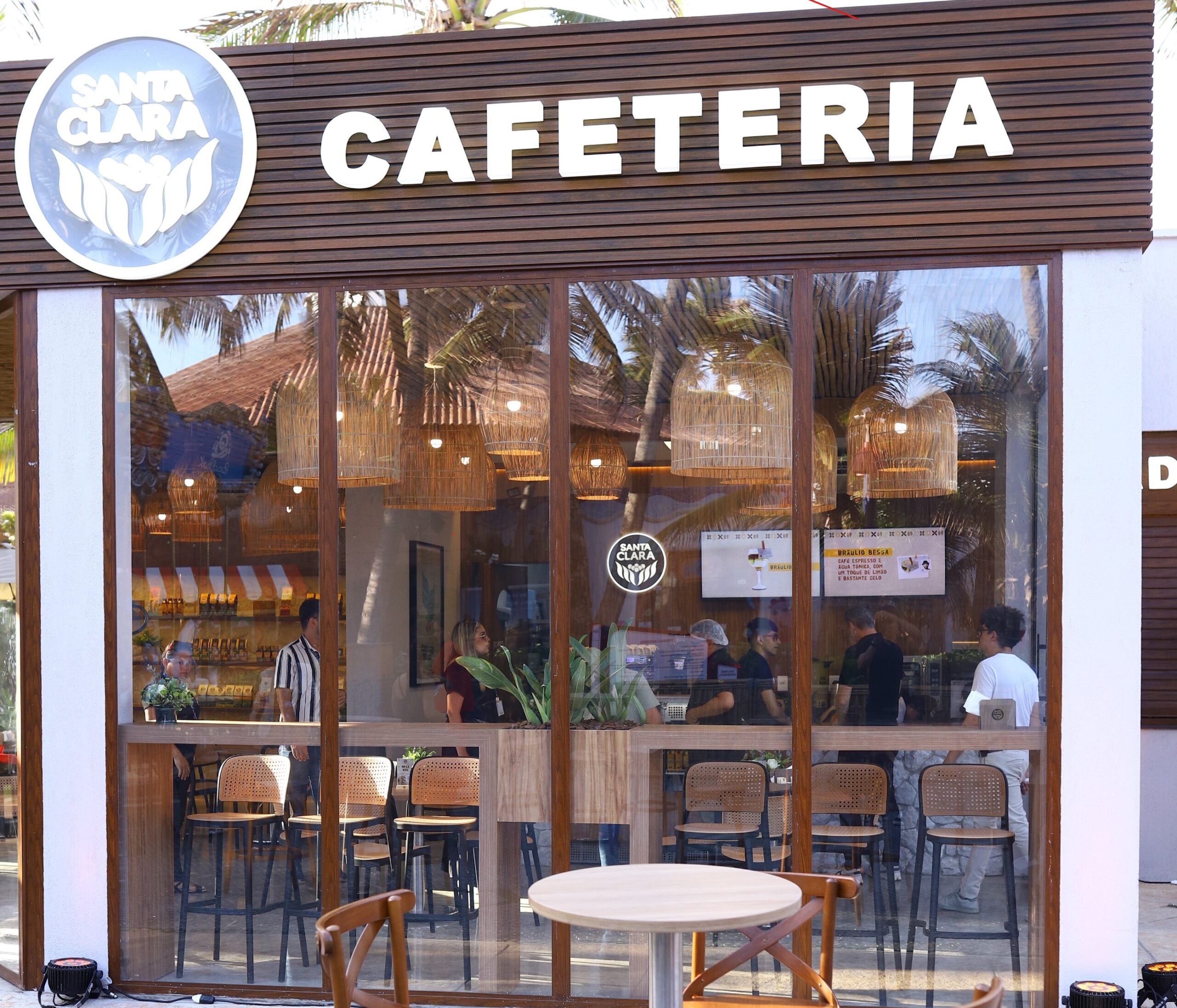 Santa Clara inaugura cafeteria no Beach Park