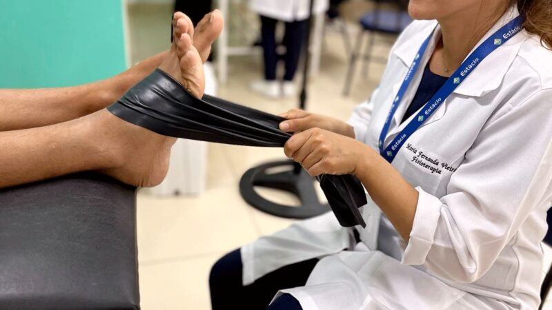 Clínica de Saúde da Estácio Ceará oferece atendimentos gratuitos em fisioterapia