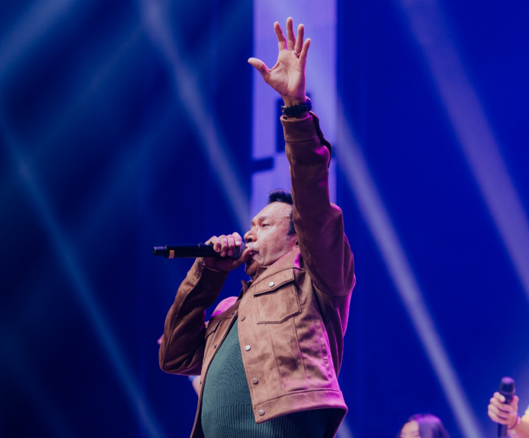 Zé Cantor é ovacionado em Portugal e recebe reconhecimento como “mestre do forró”