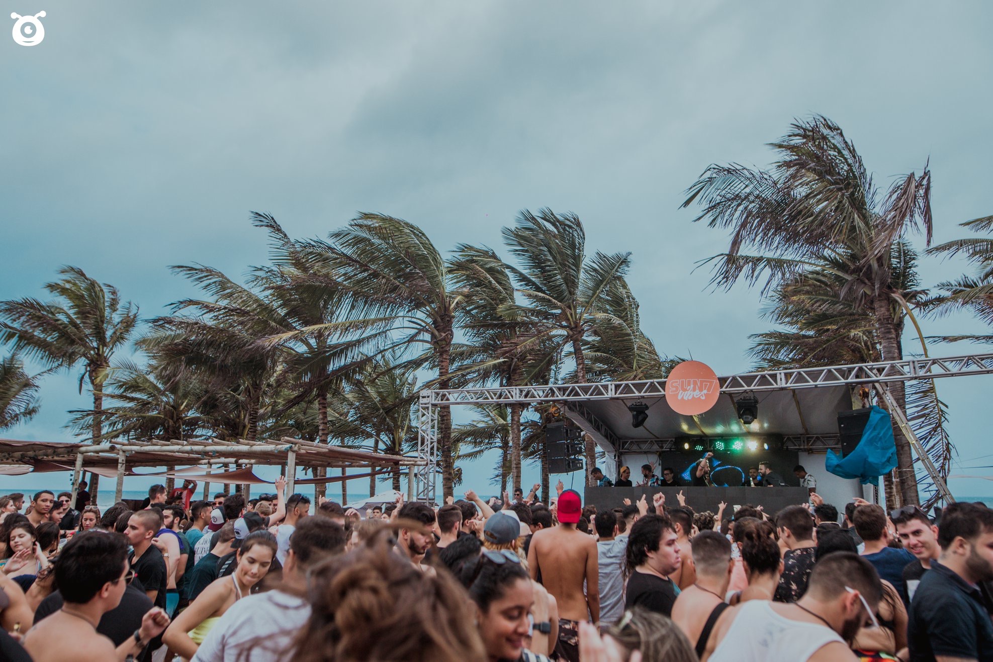 Alta temporada na Praia do Futuro começa com música eletrônica na Sunrise Beach Club, em Fortaleza