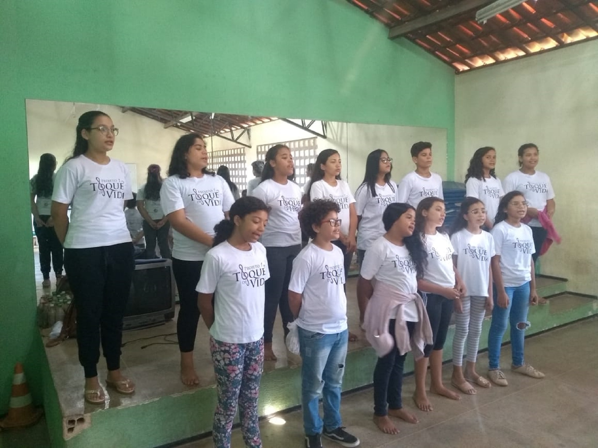 Alunos do Projeto Toque De Vida se apresentam na Fábrica Fortaleza