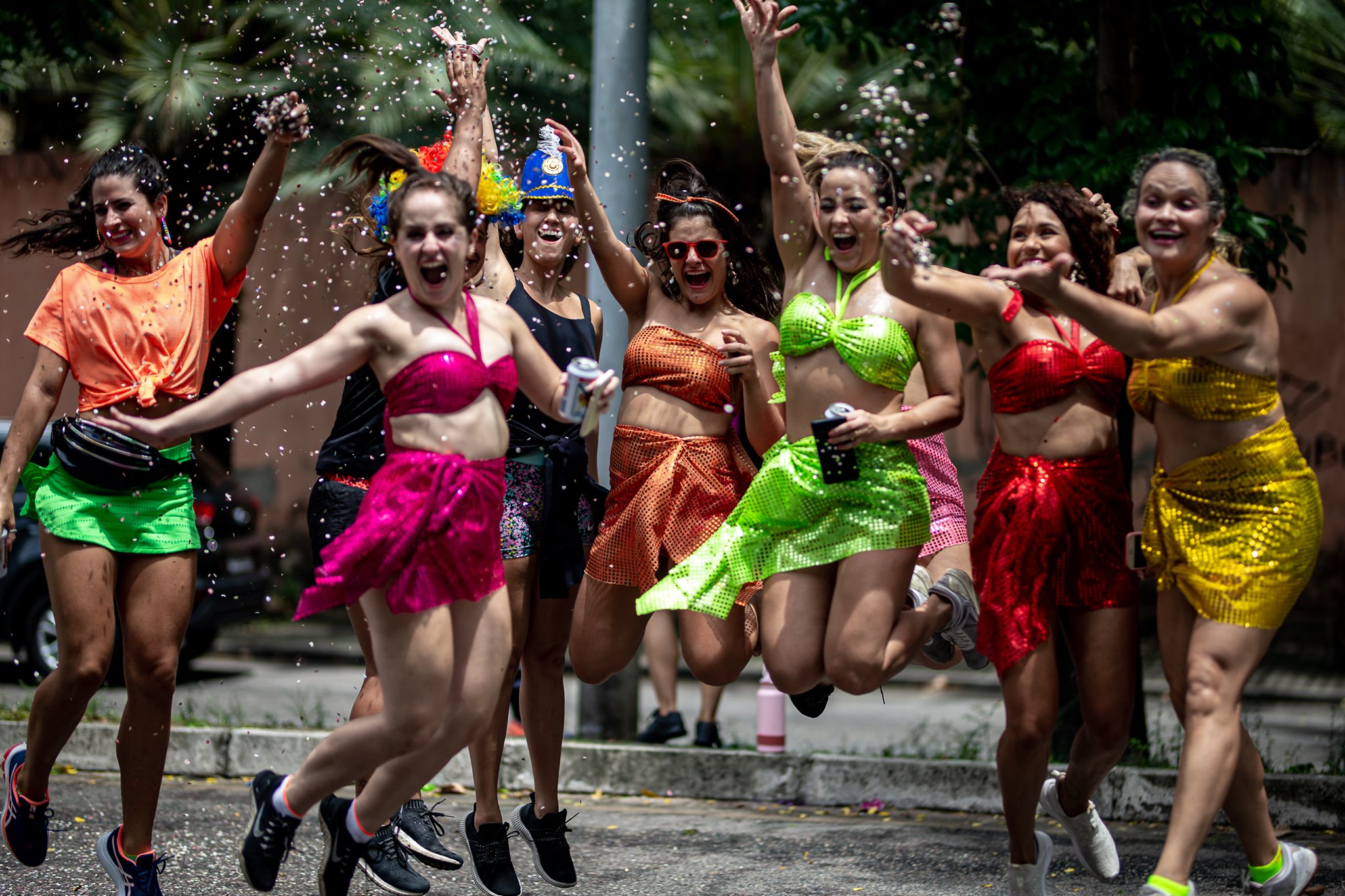 Carna AYO e Comunidade Guararapes reúne público animado em aulão gratuito de Fit Dance e show dos Transacionais