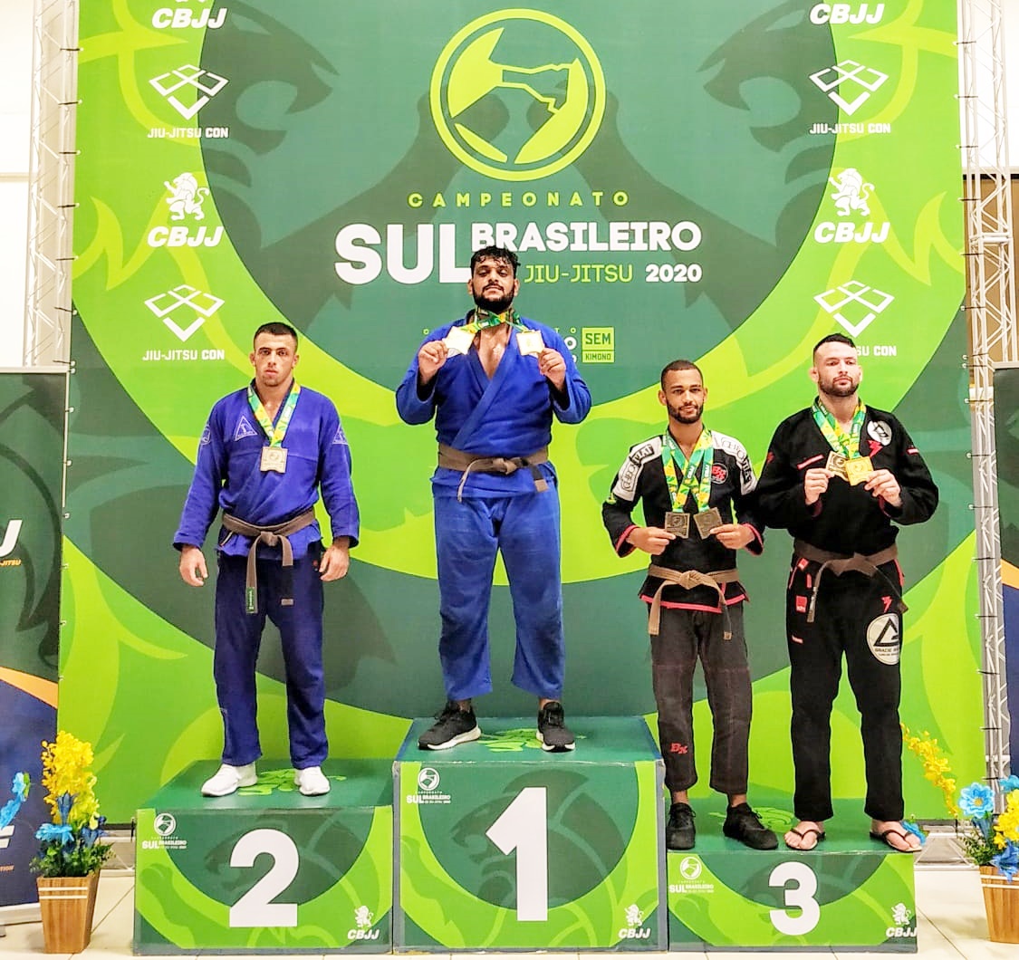 Atletas da UniAteneu são campeões em diferentes categorias de campeonato de jiu-jitsu