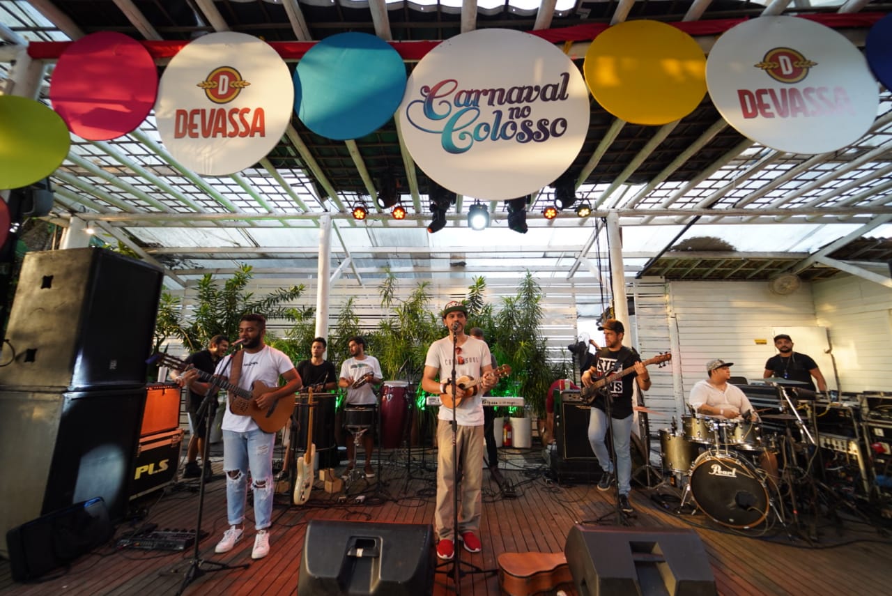 Com ingressos esgotados, Carnaval do Colosso reúne grande público e realiza uma experiência única de folia em Fortaleza