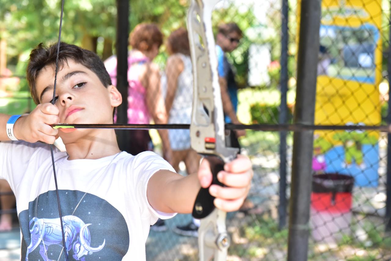 Engenhoca e Rede Freitas Supermercados levam clientes ao parque de aventuras