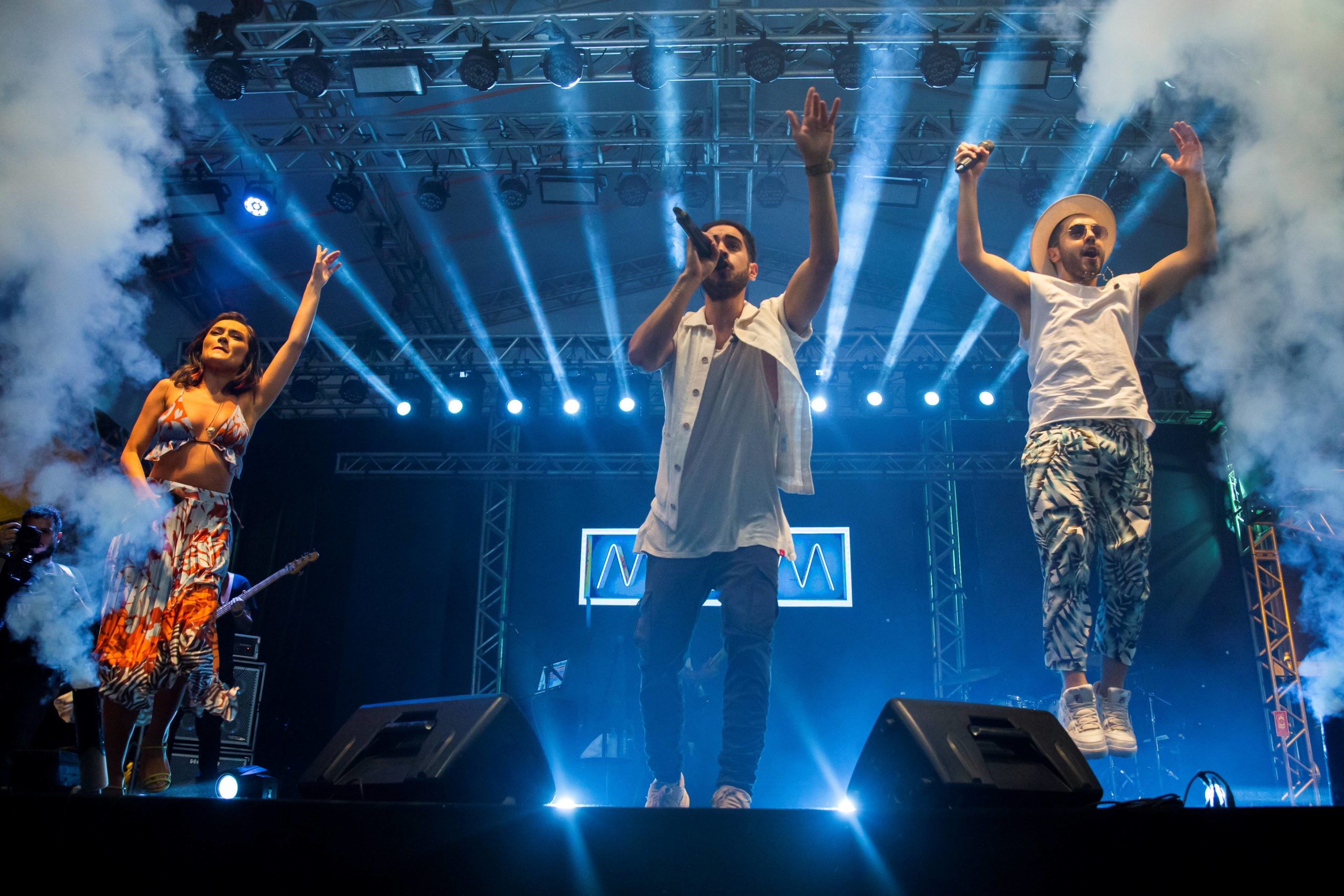 Beach Park reúne milhares de pessoas para curtir a Banda Melim na estreia do projeto Som do Mar