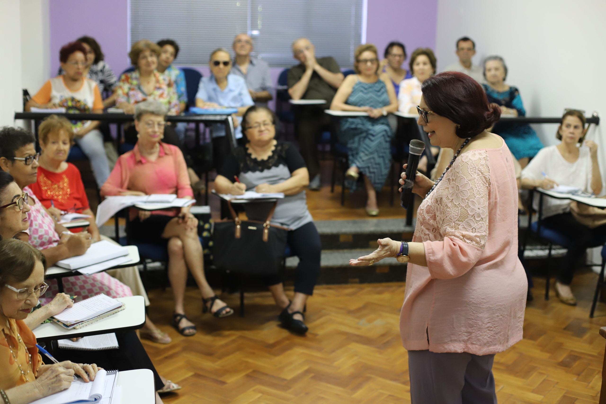 Universidade Sem Fronteiras orienta idosos a exercitarem corpo, mente e alma durante o isolamento social