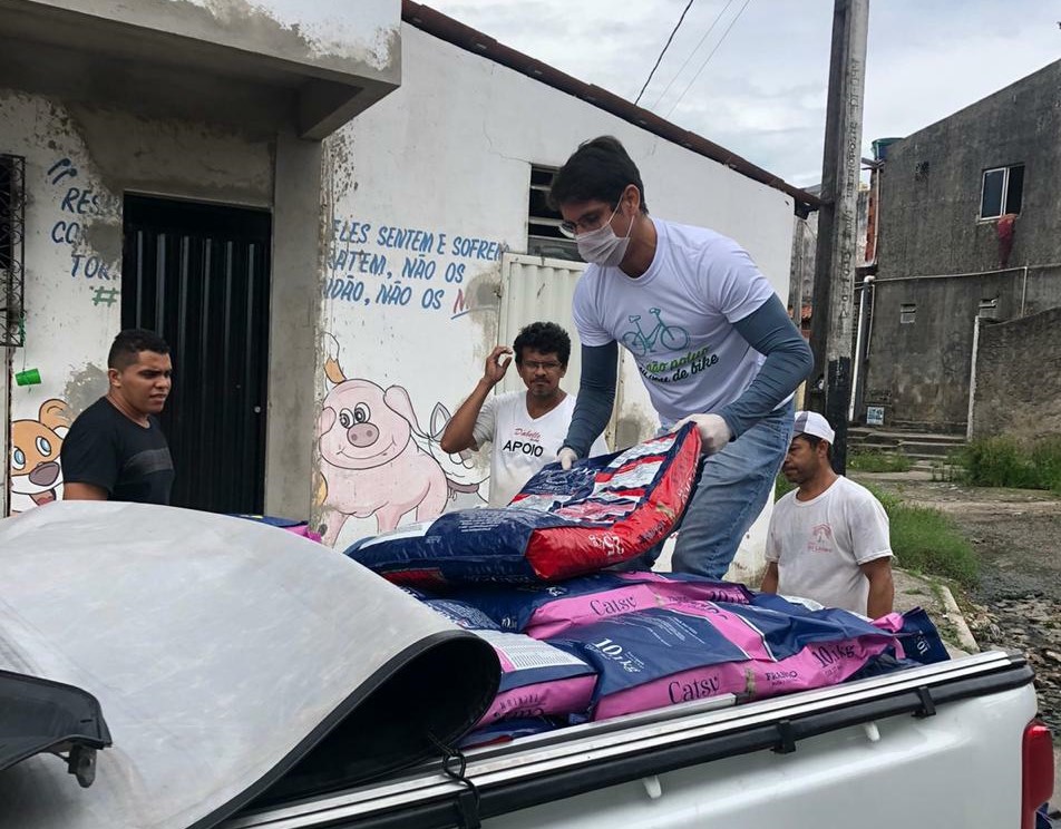 Defensor dos animais, Marcel Girão doará, com recursos próprios, 1 tonelada de ração para animais que estão morrendo de fome nas ruas de Fortaleza, em meio ao surto do coronavírus