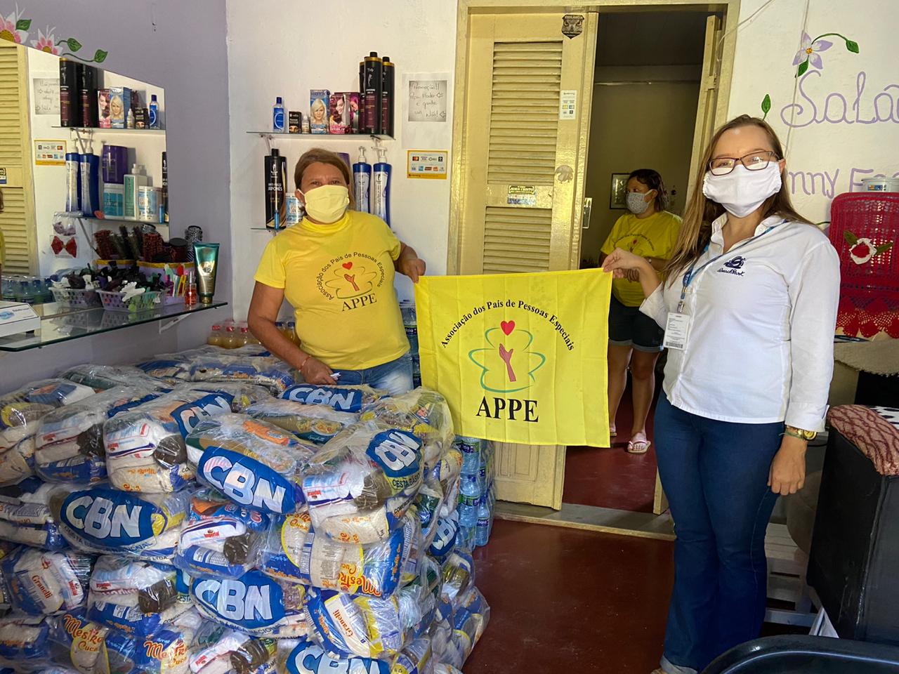 Beach Park faz entrega de 42,56 toneladas de alimentos e bebidas para ajudar famílias de Aquiraz que vivem do turismo