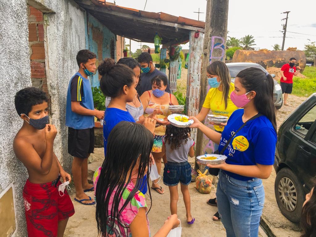 Comunidade de Maracanaú recebe doação de refeições e EPIs