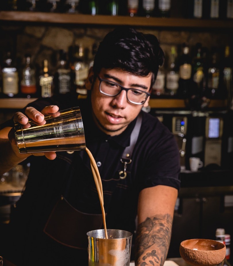 Com o chef de bar Pablo Melo, Colosso realiza live sobre preparo de drinks nesta sexta-feira (8)