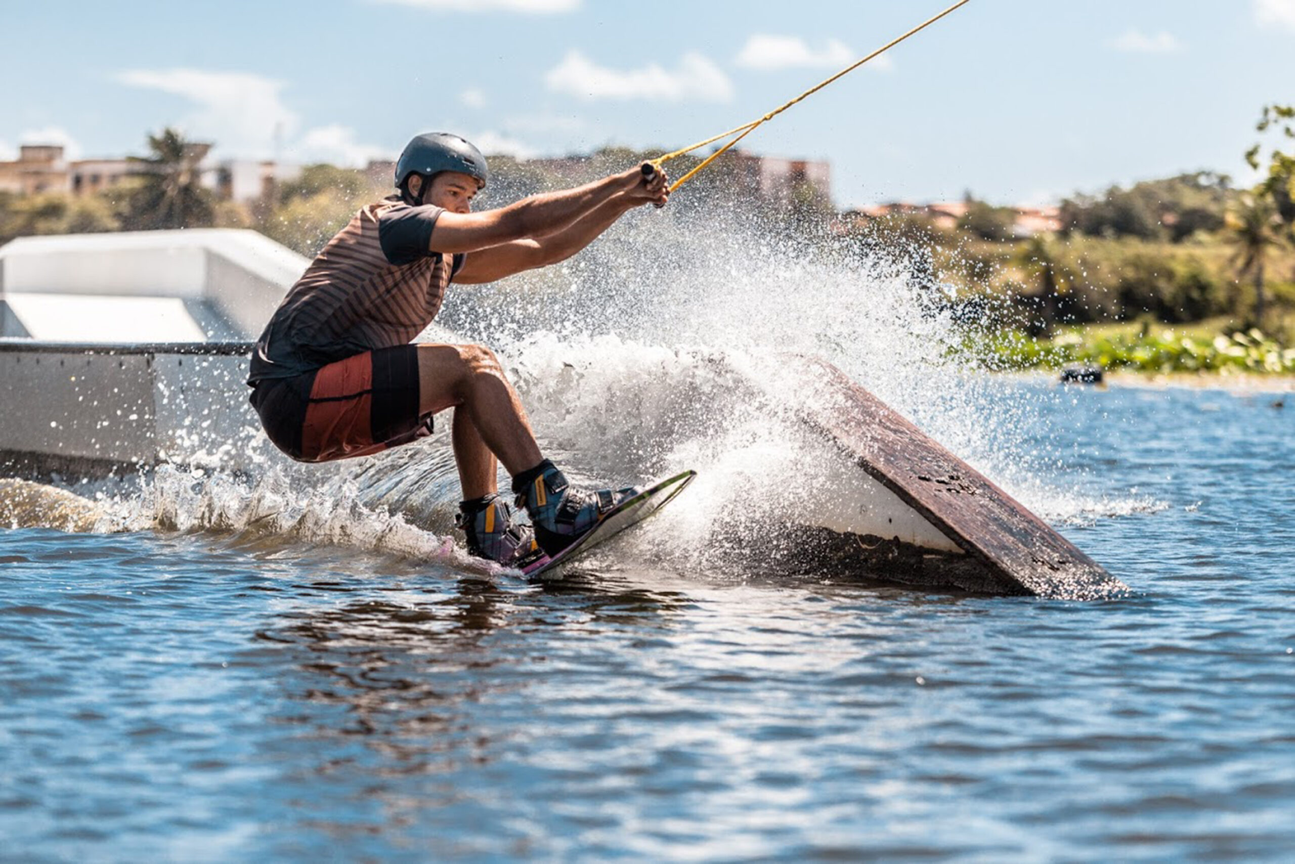 Colosso retoma atividades esportivas com novo Wake Park em Fortaleza