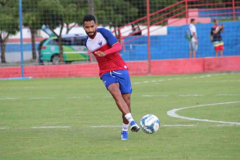 Há quase um ano no Fortaleza, zagueiro Jackson se diz adaptado à cidade e declara amor ao Leão