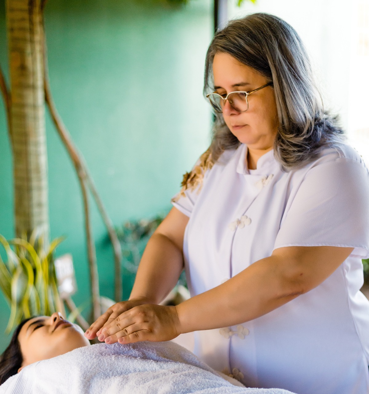 Colaboradores do Hospital Municipal de Maracanaú são apresentados ao Reiki
