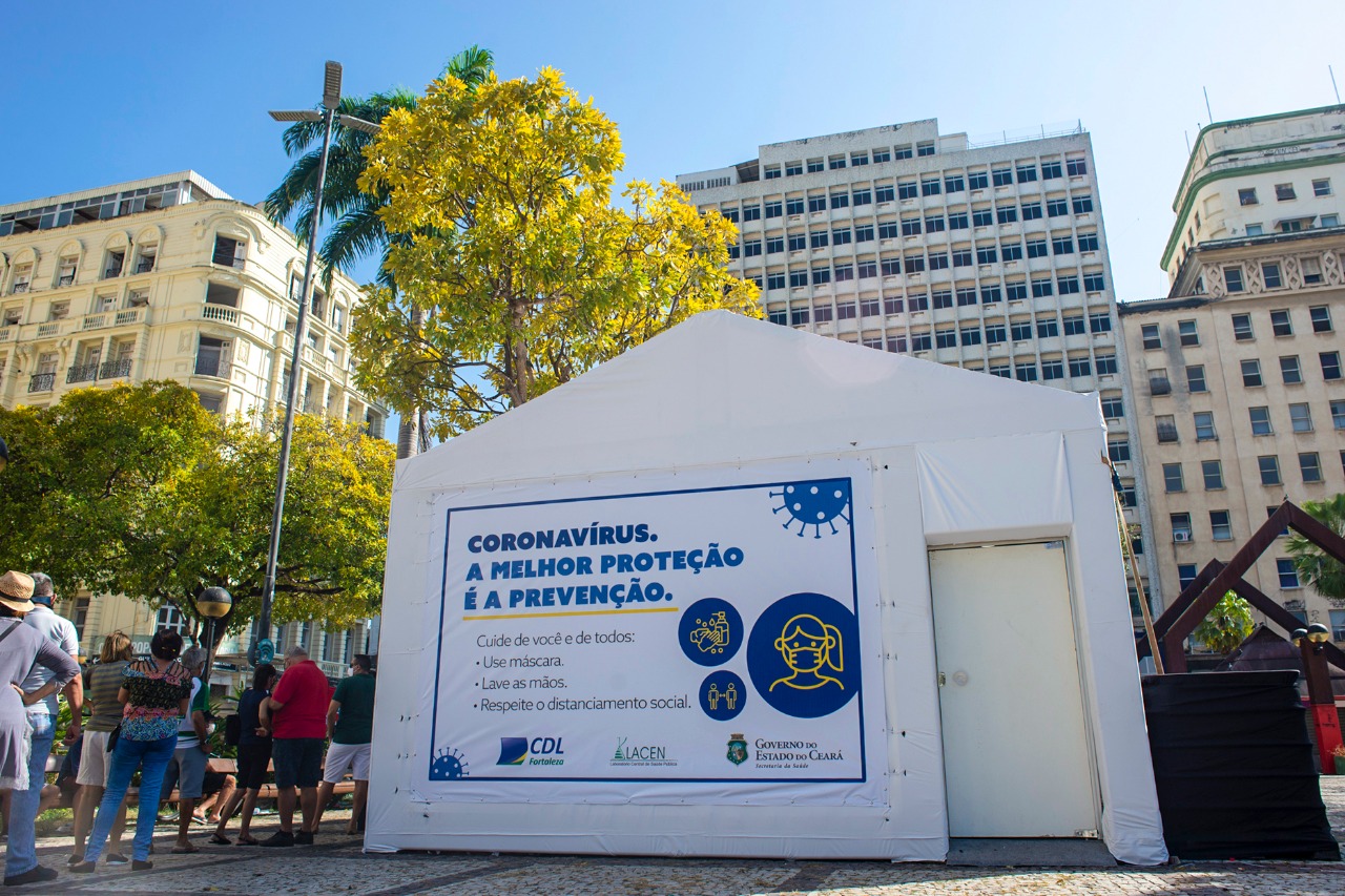 Mais de 3.200 pessoas foram atendidas no posto de testagem da covid-19 na Praça do Ferreira
