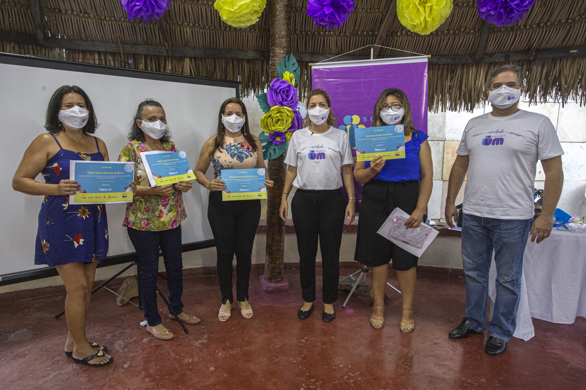 Mulheres empreendedoras do Bom Jardim recebem certificação de formatura da Trilha Florescer