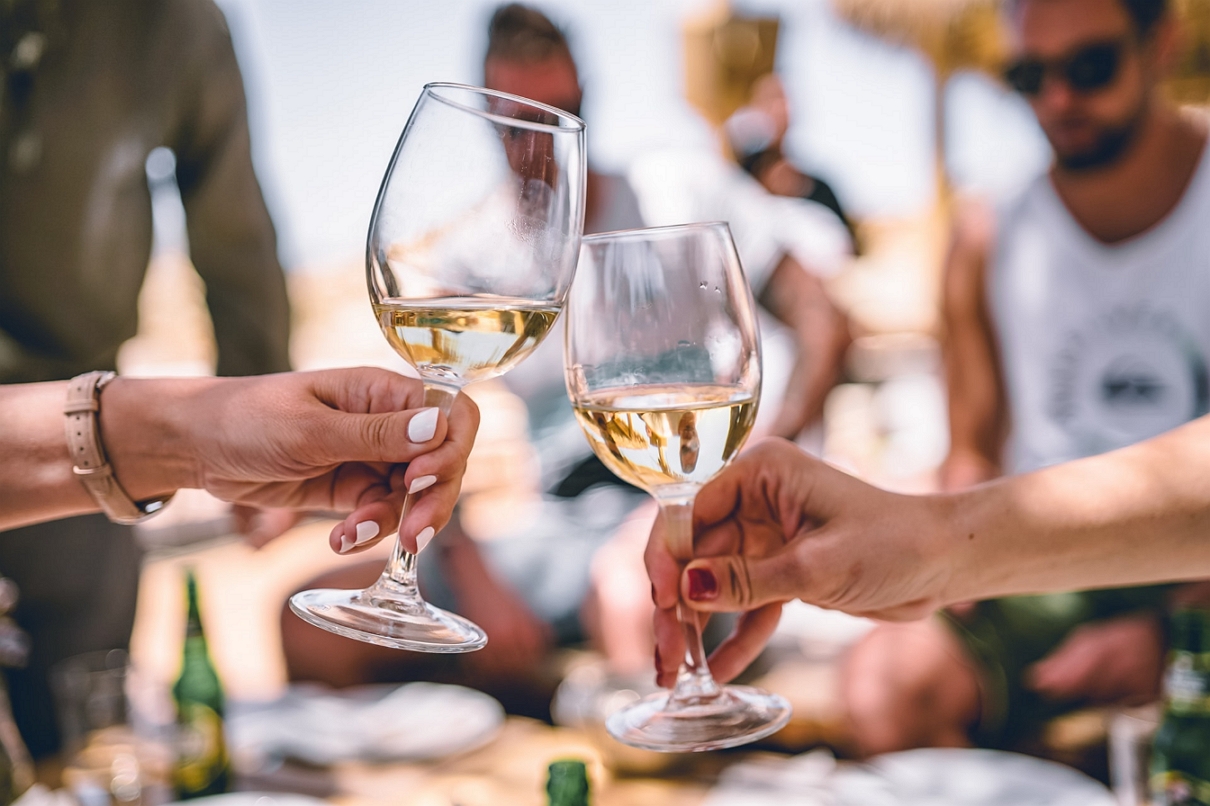 Vinhos e calor: a bebida ganha cada vez mais espaço nas estações mais quentes do ano no Brasil