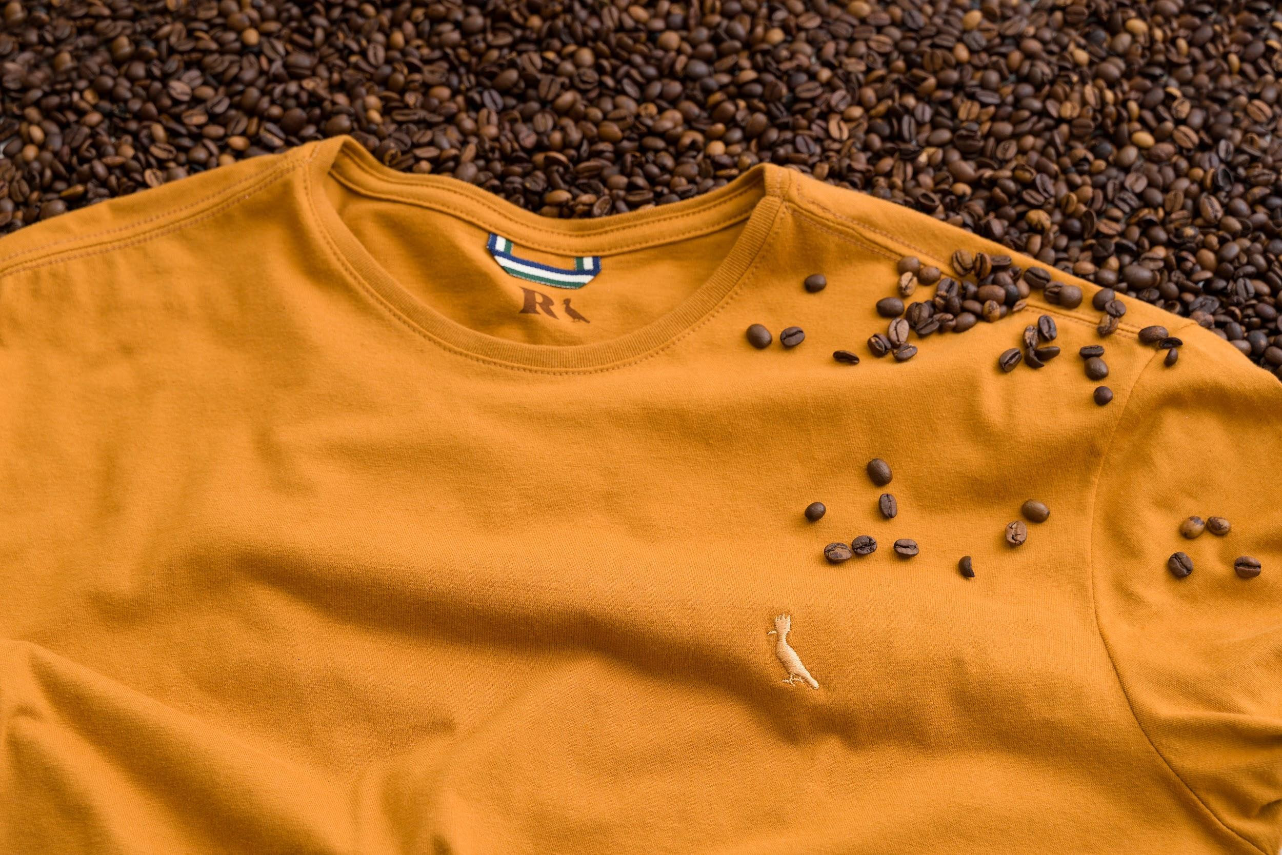 Reserva lança camiseta com fio exclusivo feitos de resíduos do café