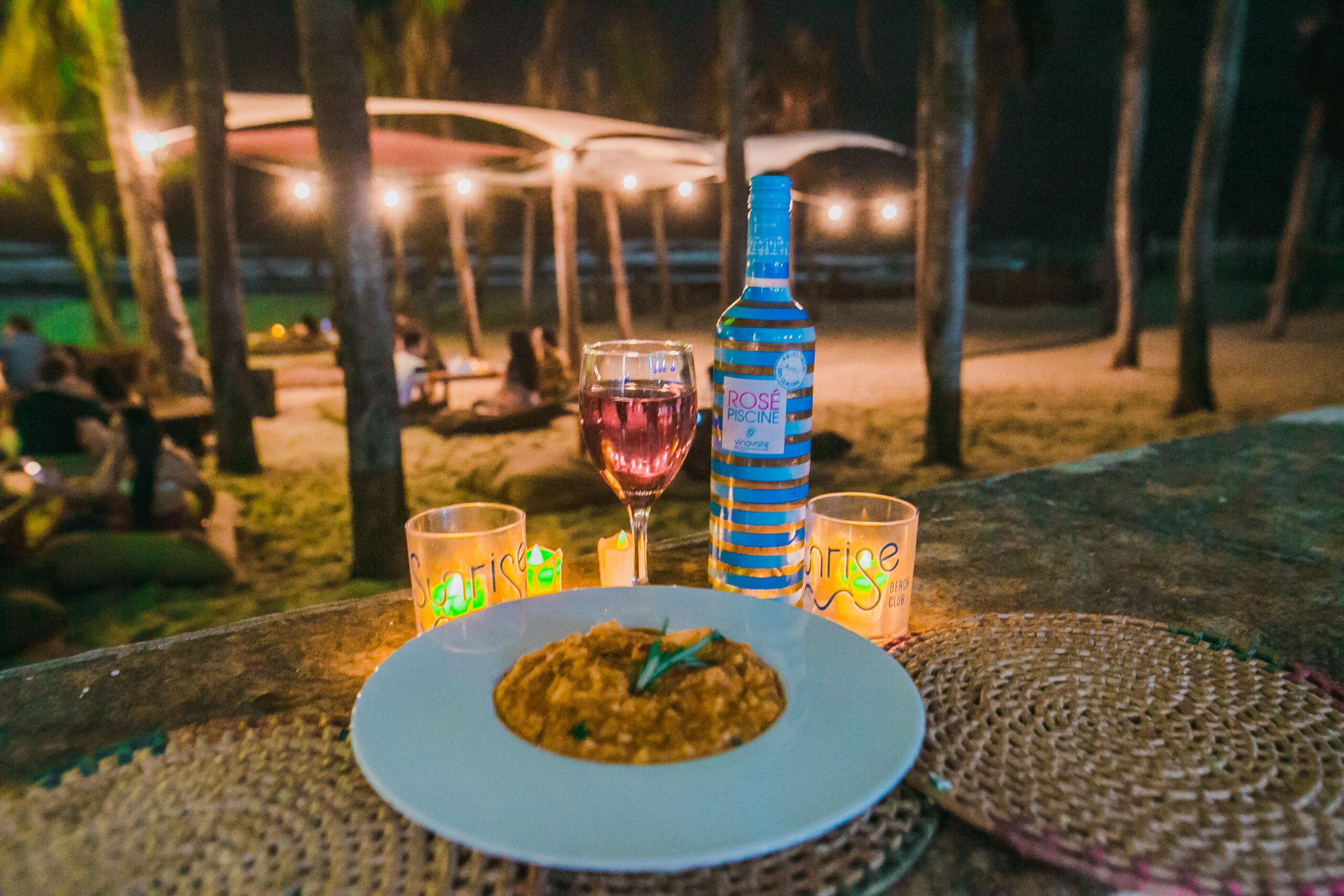 Luau Vibes tem alta gastronomia e música ao vivo à beira-mar nesta sexta-feira, 27, na Sunrise Beach Club