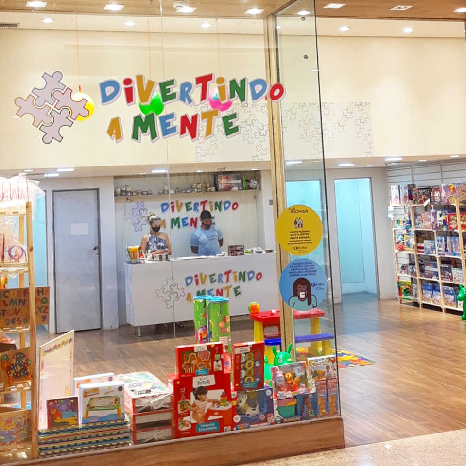 Lojas de projeto especialista em brinquedos e atendimento para crianças autistas estão nos shoppings RioMar em Fortaleza
