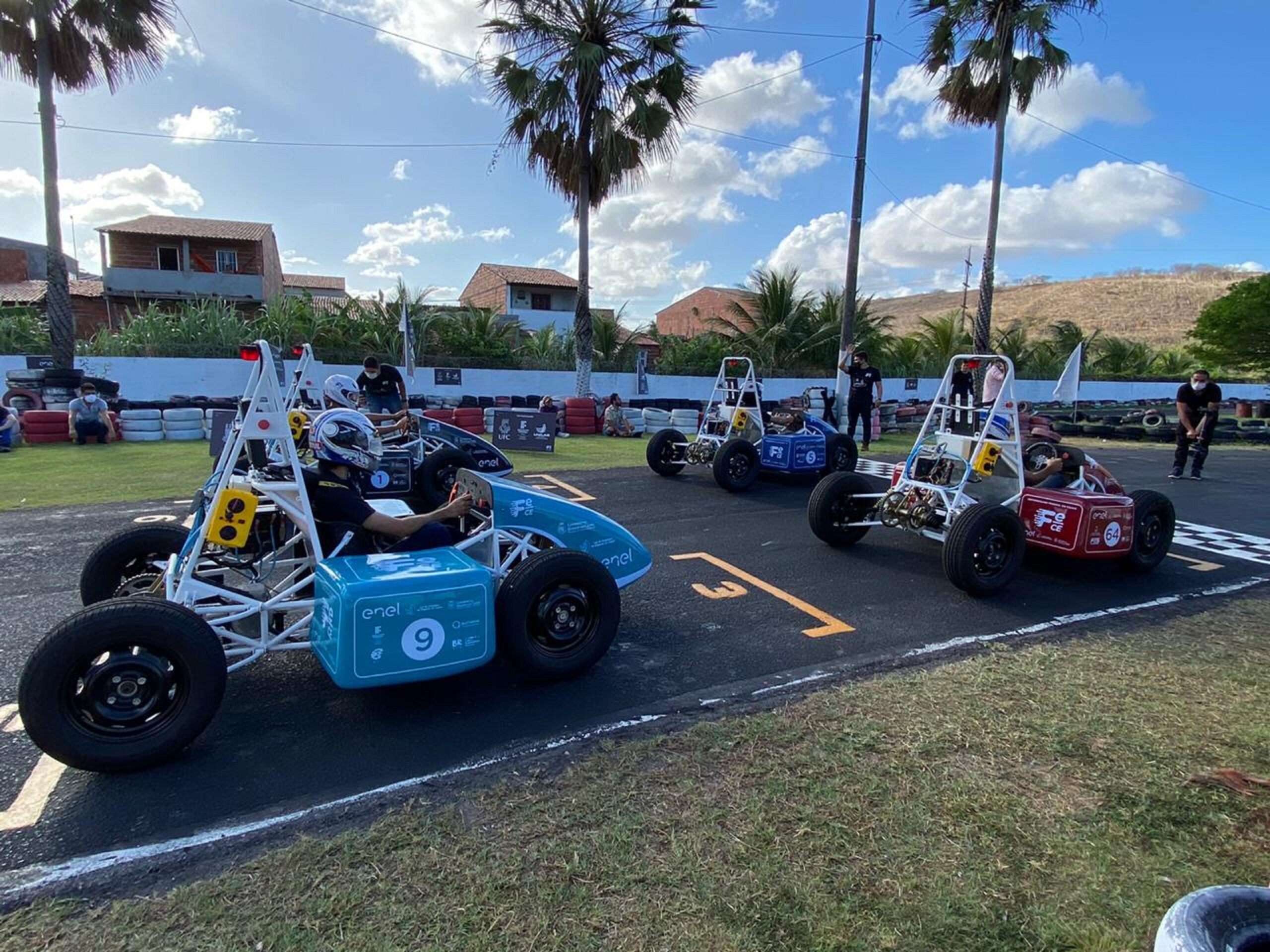 Estudantes de universidades do Ceará e da Paraíba produzem carros de corrida elétricos