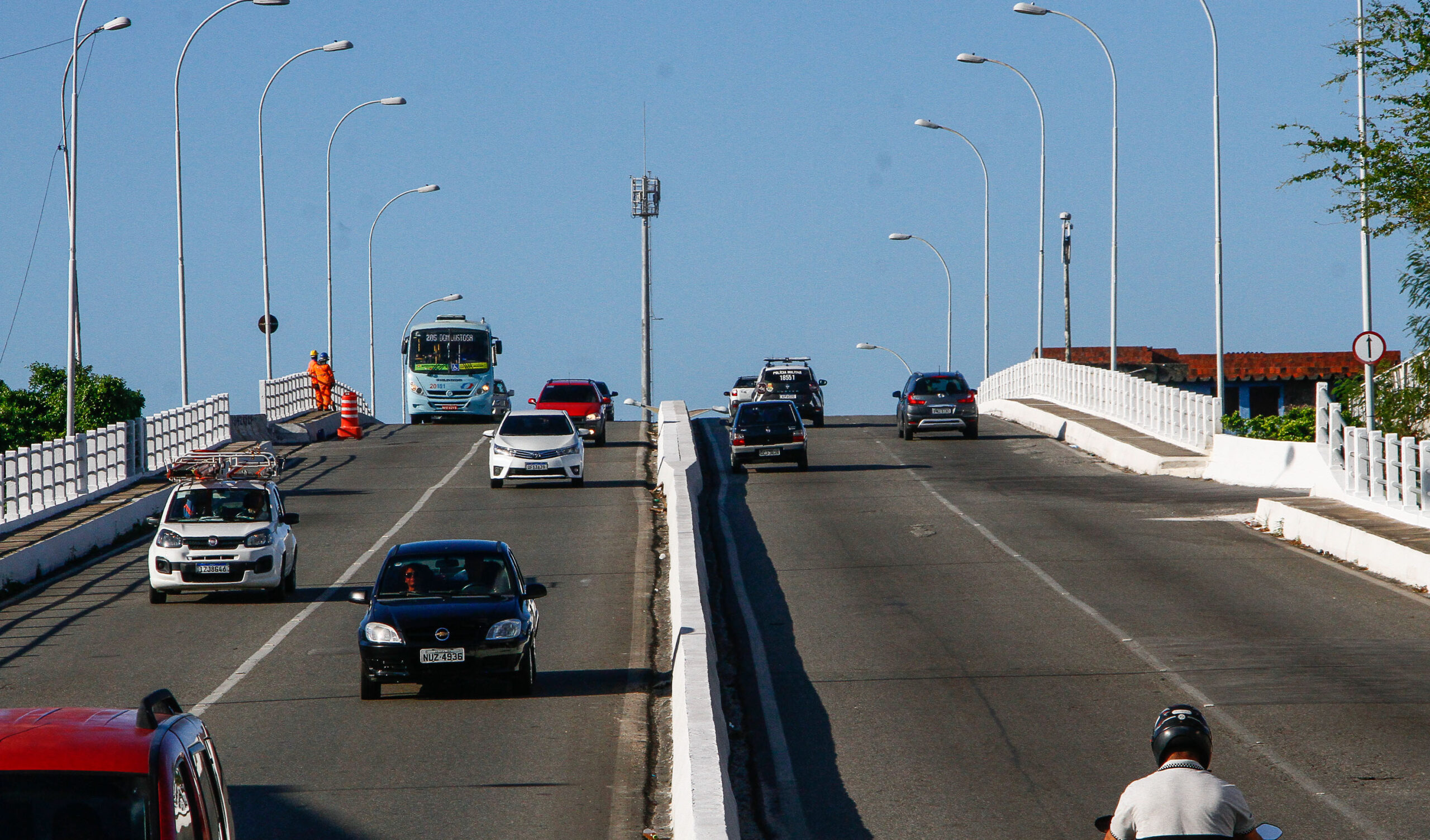 Viaduto da Avenida Mister Hull recebe obras de manutenção preventiva