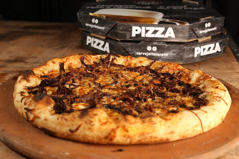 Cervejaria Turatti realiza promoção de pizzas com chope gratuito