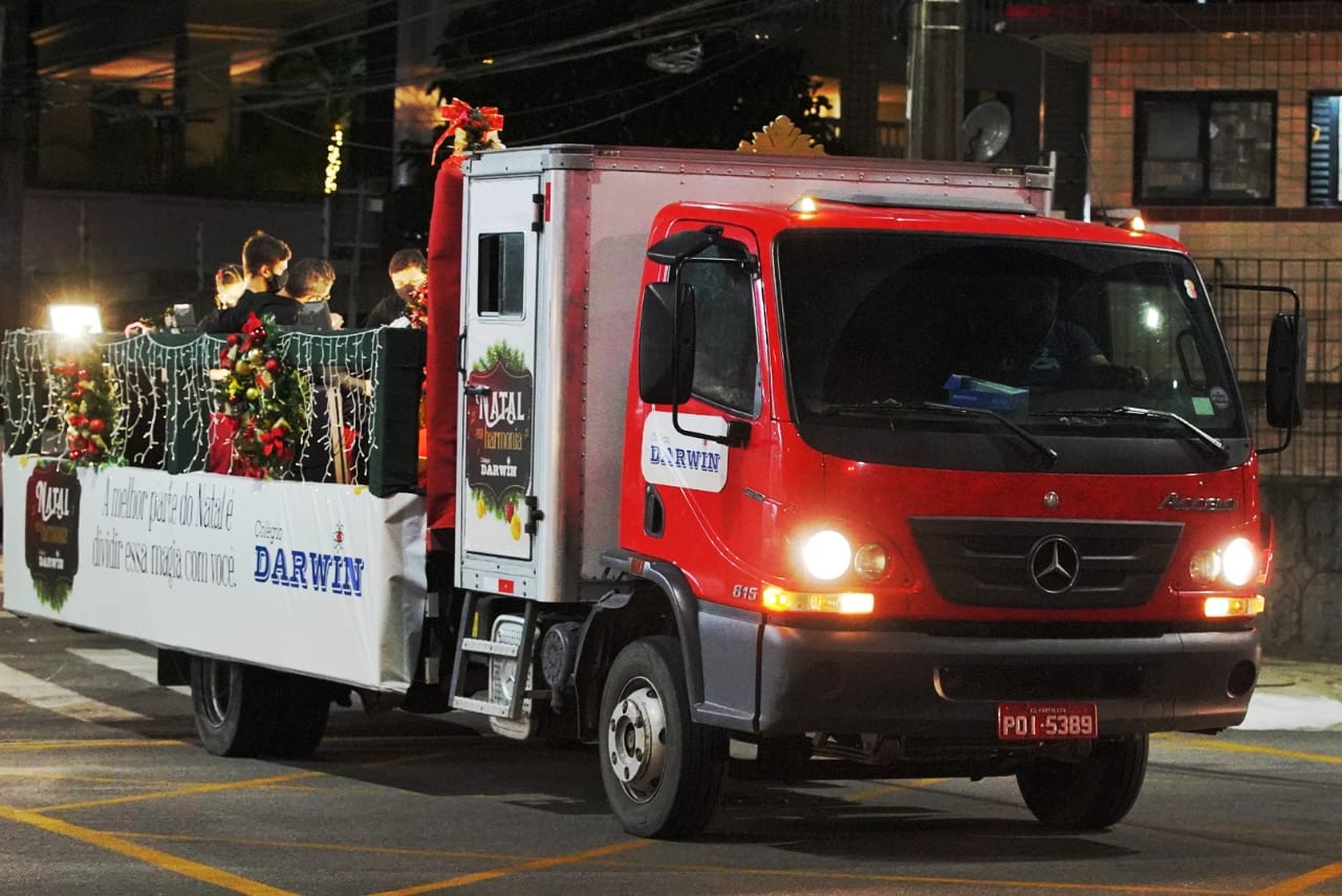 Colégio leva apresentação natalina itinerante a ruas e avenidas de Fortaleza