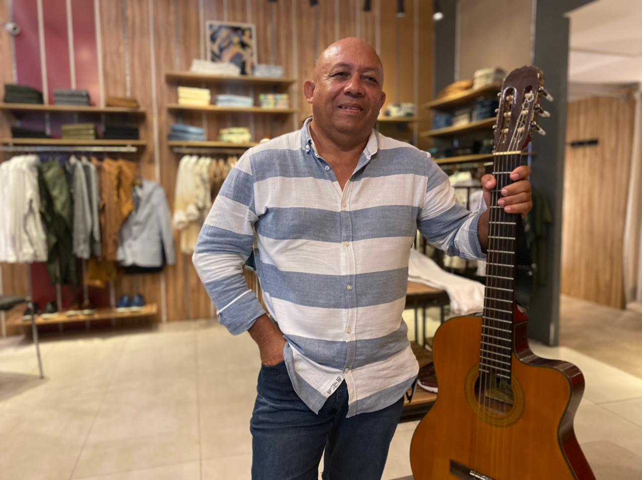 Lojas da DLT terão som ambiente assinado por músicos impactados pela pandemia