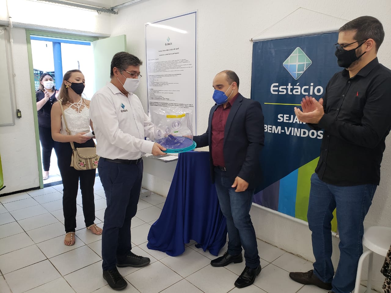 Estácio Ceará firma parceria e recebe capacete Elmo para capacitar acadêmicos