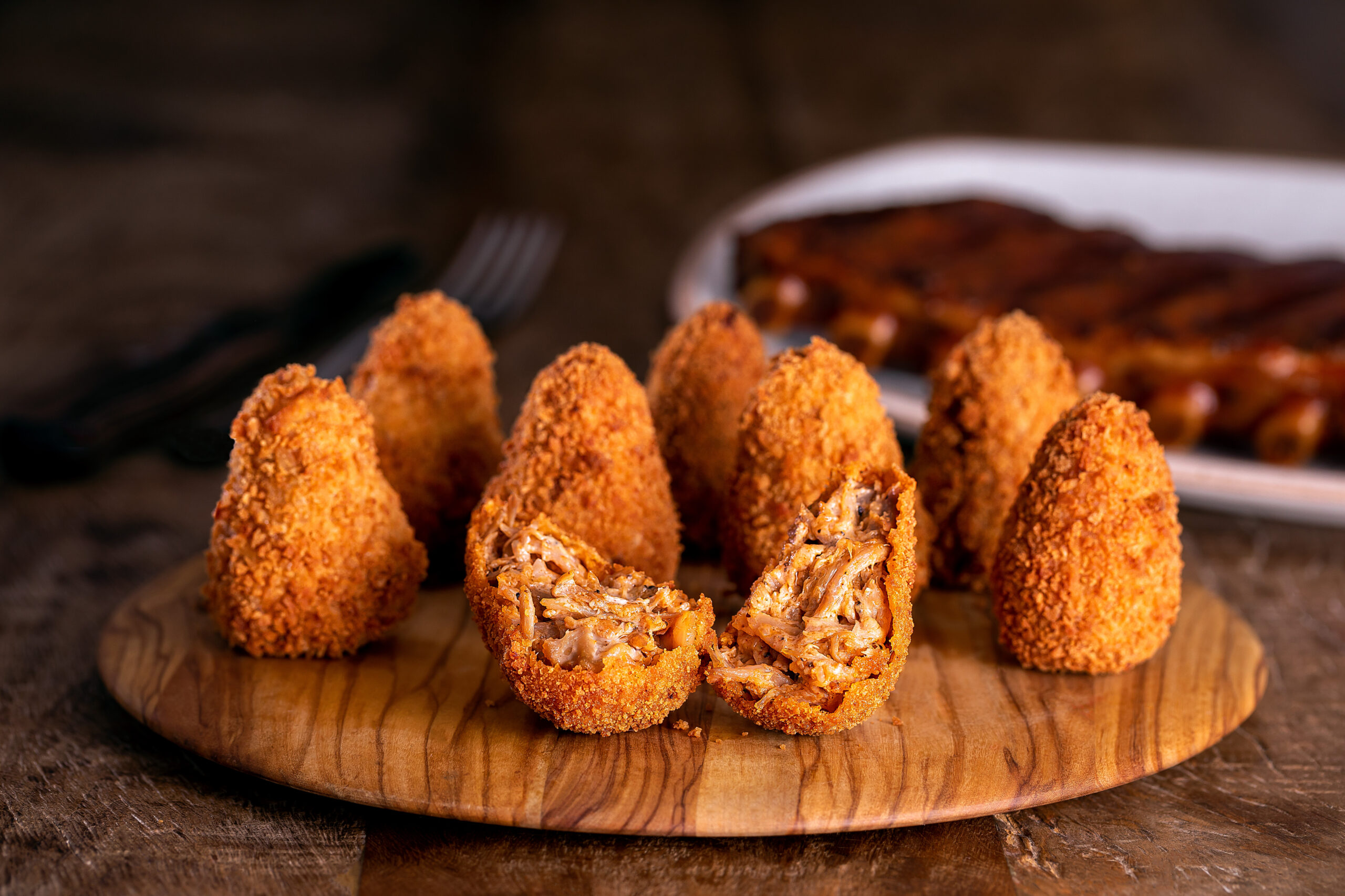 Outback aquece a internet pra desvendar dúvida: qual é o melhor jeito para comer coxinha?