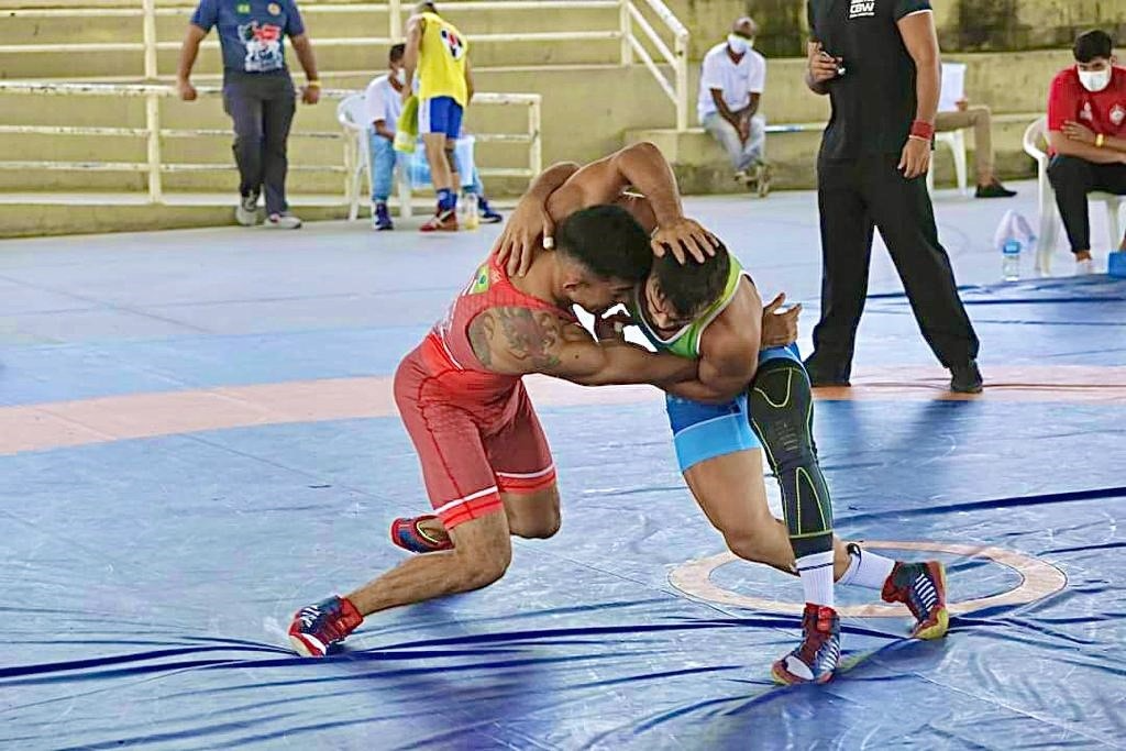 Lutadores da UniAteneu conquistam medalhas no Campeonato Brasileiro de Wrestling