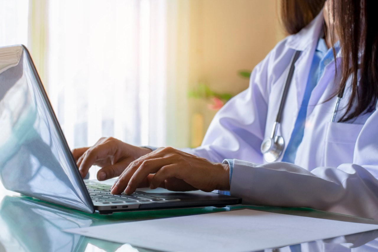 CliqueSaúde: Sistema Fecomércio-CE lança serviço de Telemedicina para casos suspeitos de Covid-19