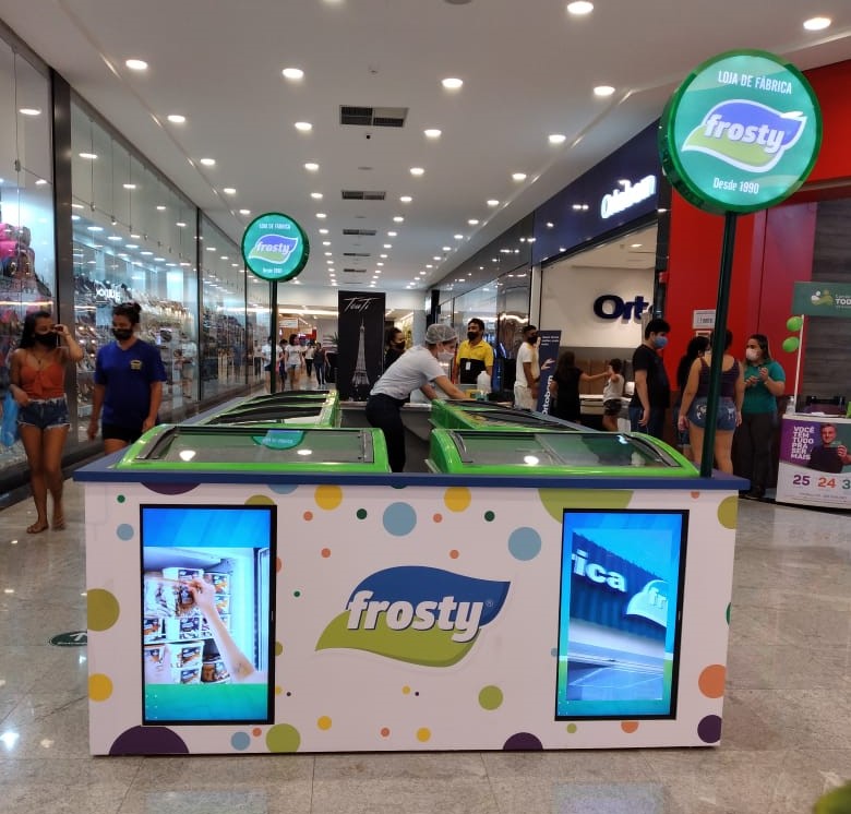 Frosty inaugura quiosque no Shopping Solares