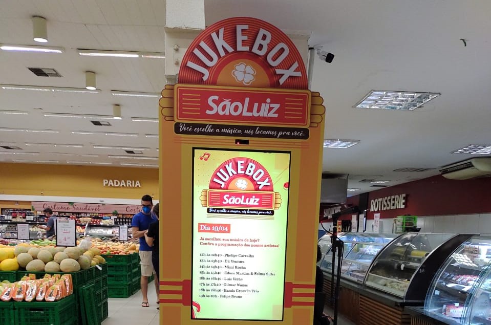 Em apoio aos músicos, Mercadinhos São Luiz leva jukebox para lojas