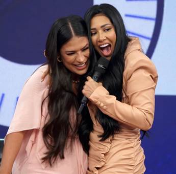 Simone e Simaria recebem disco de diamante com hit “Foi Pá Pum”