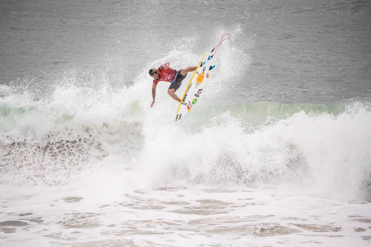 Disputa entre brasileiros na Austrália: Ítalo Ferreira vence final com Gabriel Medina e lidera o ranking da WSL