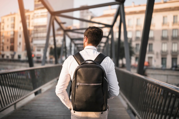 Guia de estilo HS: Mochilas e necessaires ajudam a compor o look do homem moderno