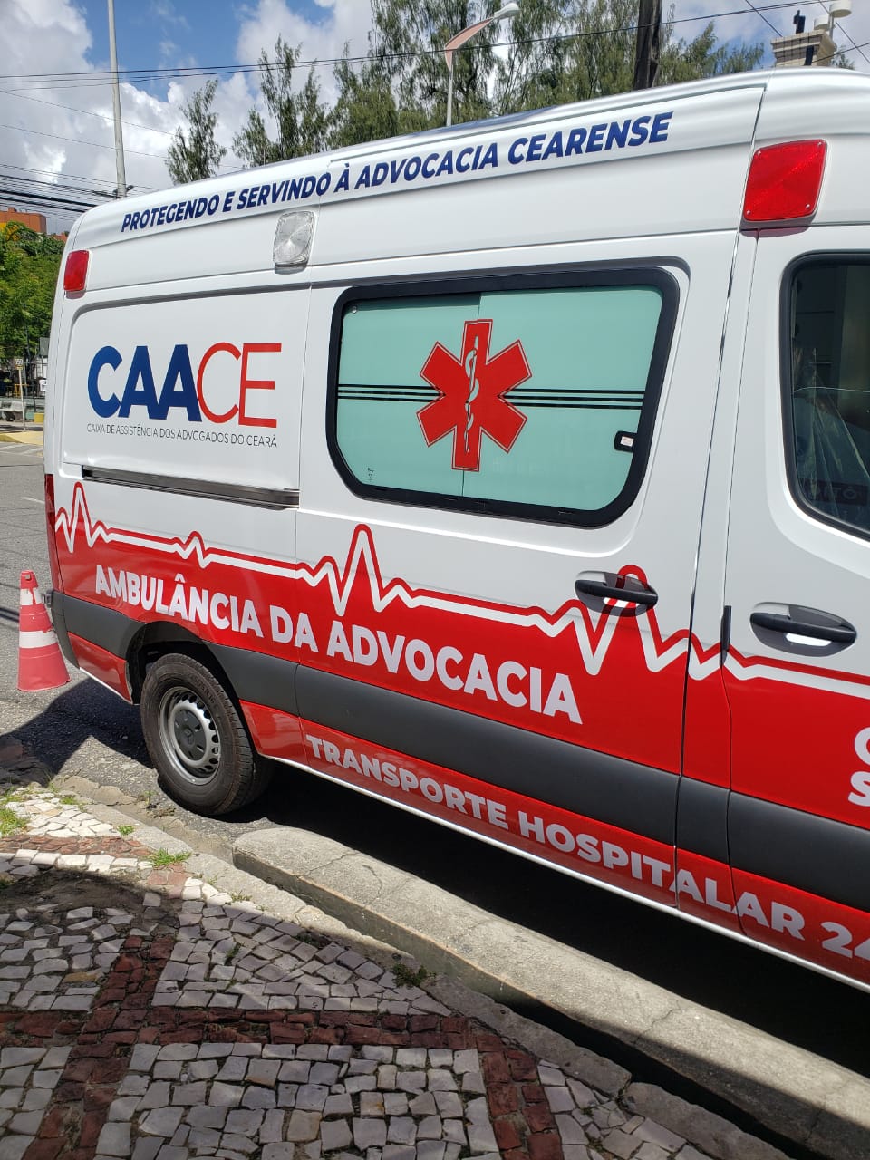 CAACE adquire ambulância de ponta para atender gratuitamente advocacia cearense