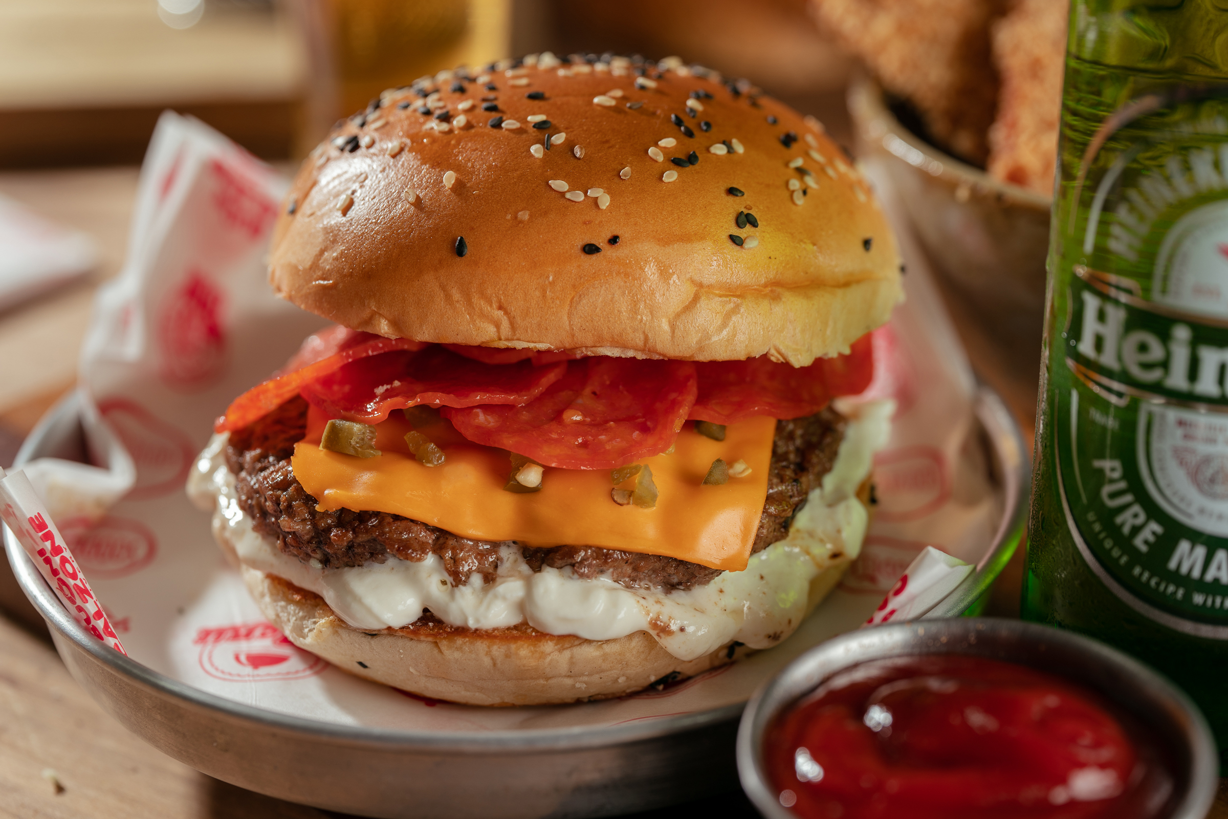 Buk Burger e Zack Smash’s são pedida certa para comemorar o Dia Mundial do Hambúrguer