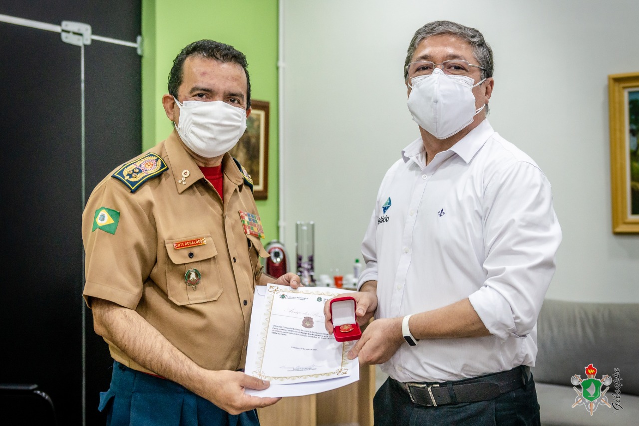 Novas parcerias: Estácio Ceará visita Corpo de Bombeiros e recebe honraria