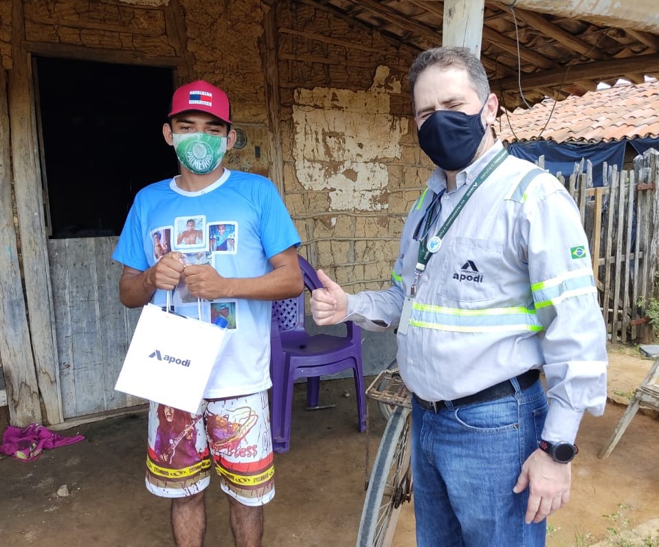 Moradores do Bom Sucesso e Baixa do Félix, em Quixeré/CE, recebem kits de higiene contra COVID-19