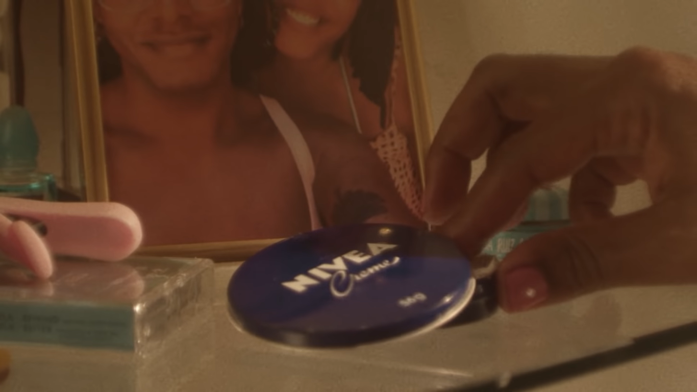Ao som de ‘Baby95’, NIVEA anuncia Liniker como sua nova influenciadora