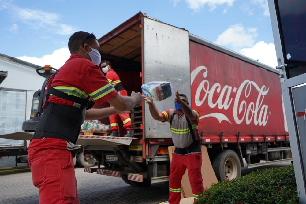Enfrentamento à Covid-19: Solar Coca-Cola doa mais de 186 mil toneladas em alimentos e mais de um milhão de litros de água e sucos durante a pandemia