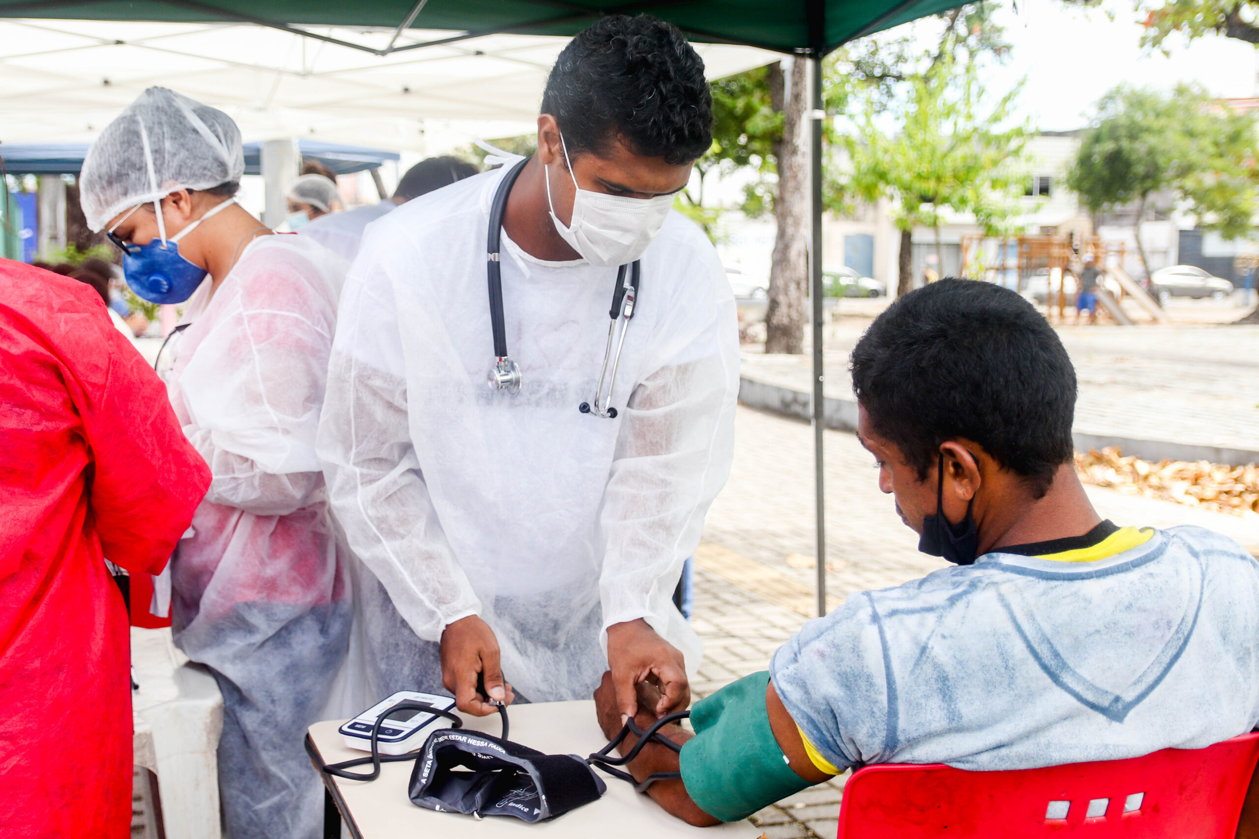 Unichristus mantém projeto de atendimento médico gratuito à população em situação de rua