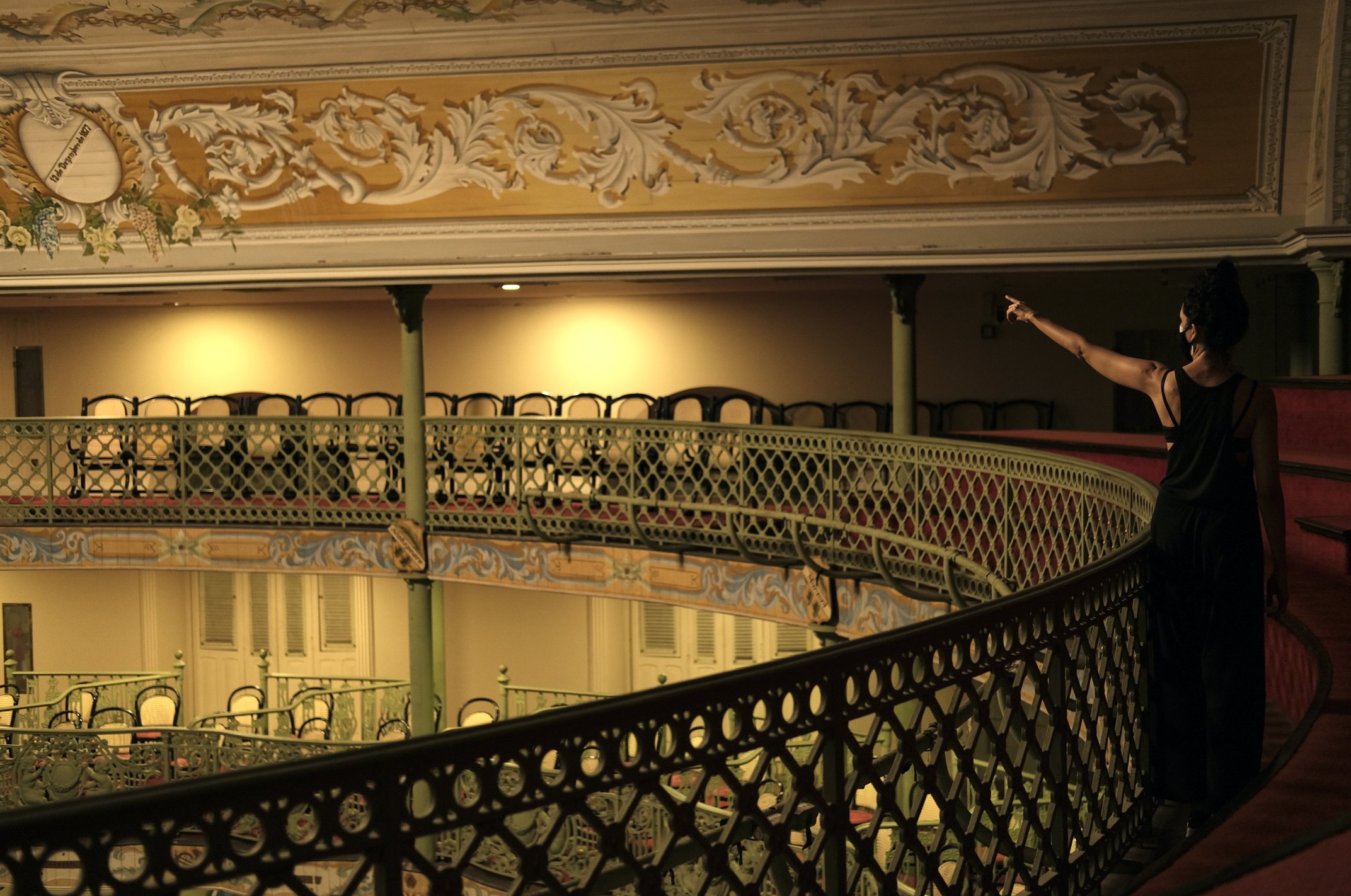 NING, obra cênica do projeto Resumo da Ópera, é apresentada ao público no Theatro José de Alencar
