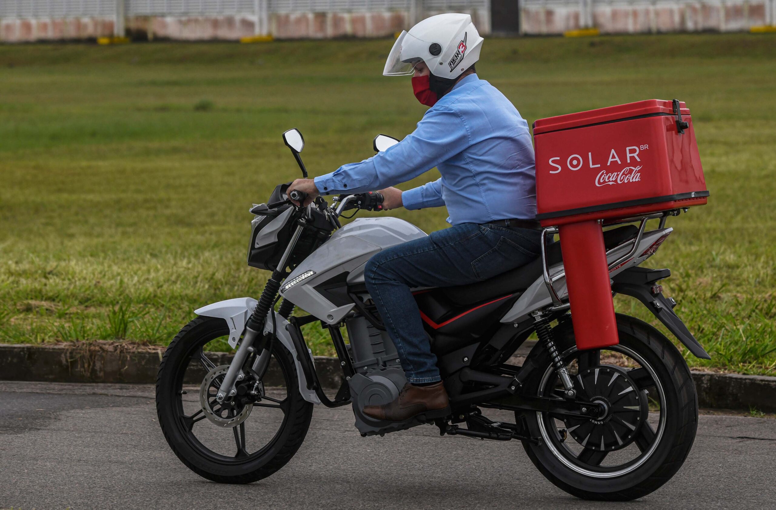 Solar Coca-Cola e Shineray do Brasil fecham parceria para a inclusão de motos elétricas em frota