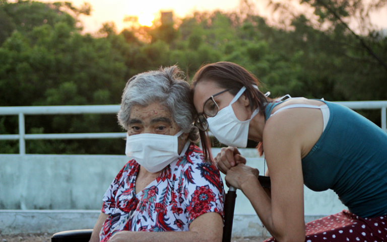 Projeto da Casa de Cuidados leva pacientes para assistir ao pôr do sol; iniciativa promove bem-estar para internados