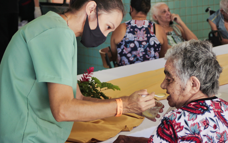 Casa de Cuidados cria “Projeto Sensações” para pacientes reviverem memórias afetivas