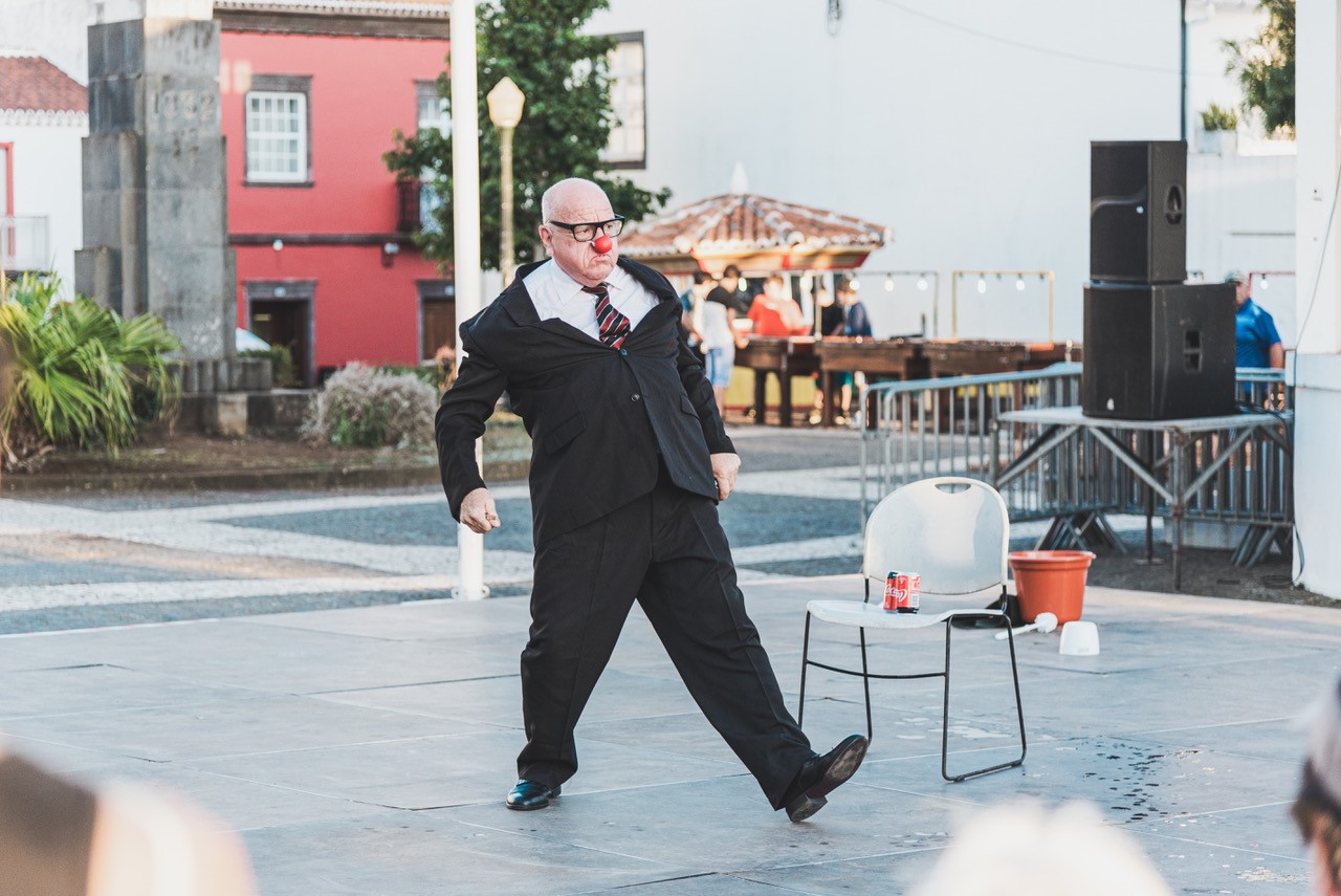 Bate-papo com o renomado artista de circo italiano Leo Bassi abre a programação da 8ª edição do Festival Internacional de Circo do Ceará
